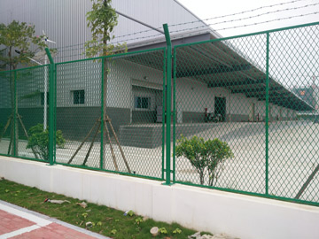 鋼板網(wǎng)護(hù)欄 鋼板網(wǎng)護(hù)欄