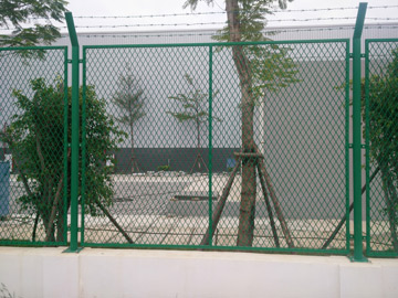 鋼板網(wǎng)護(hù)欄 鋼板網(wǎng)護(hù)欄